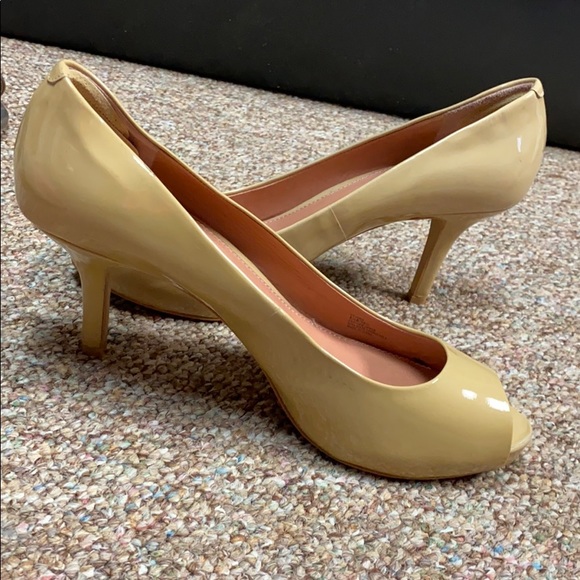 Vince camuto tan open toe heels. 8.5, 3 1/2” heels - Picture 3 of 7